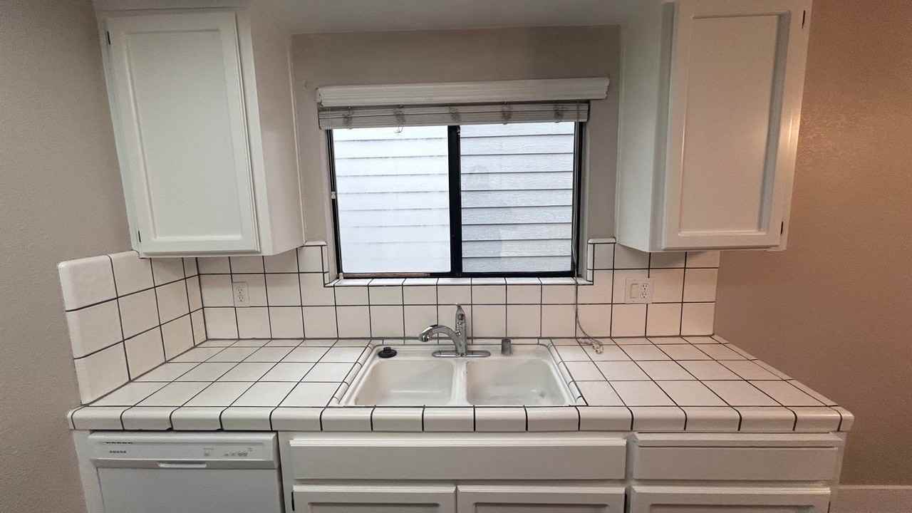 3545 Thomas More Way - Photo 5 of 20