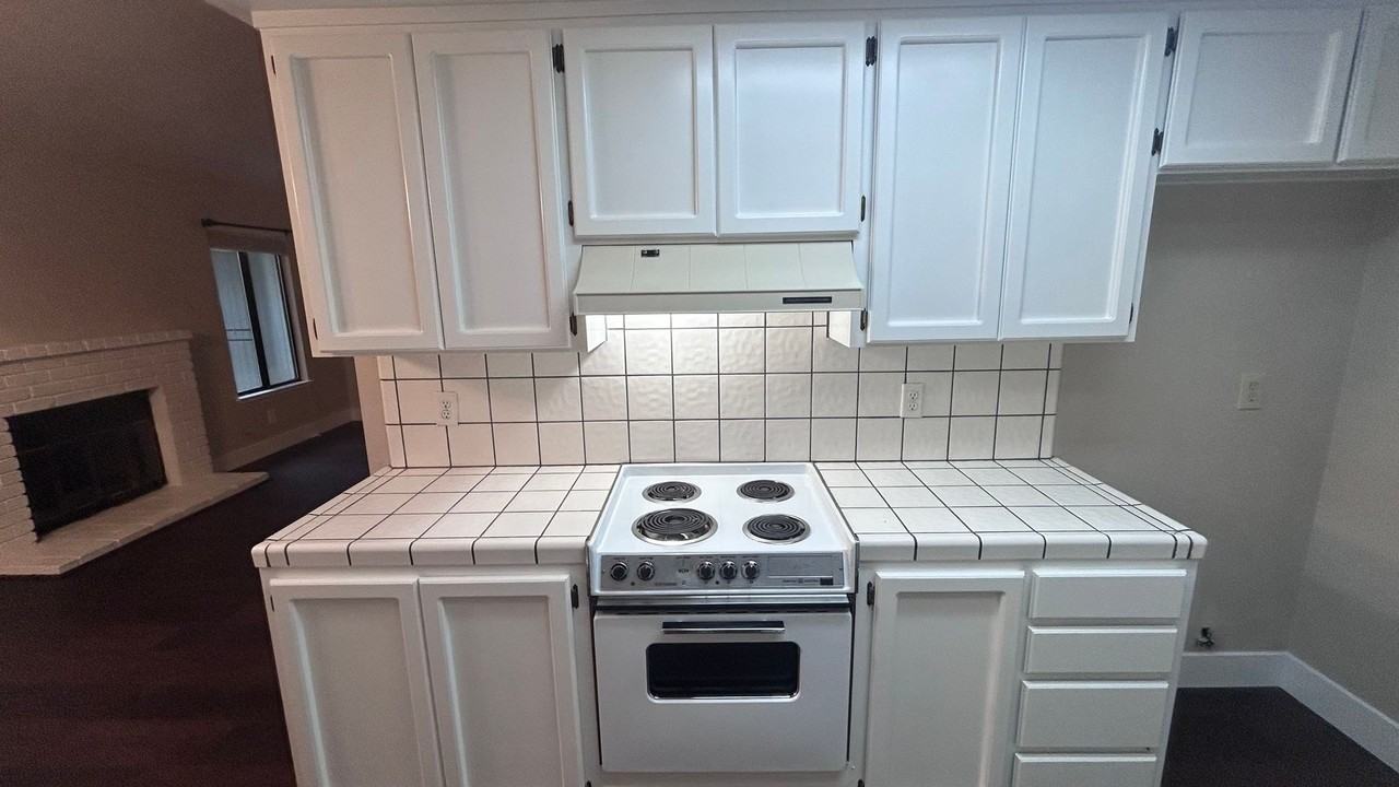 3545 Thomas More Way - Photo 6 of 20