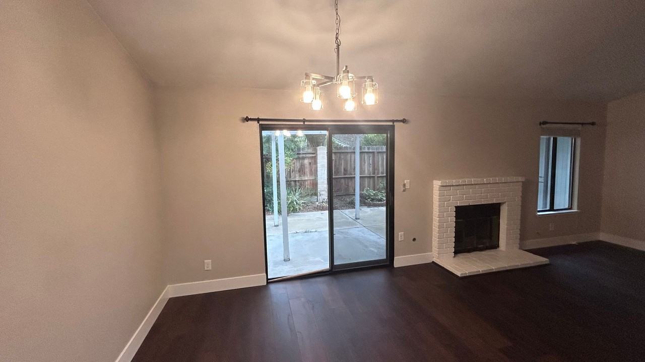 3545 Thomas More Way - Photo 7 of 20