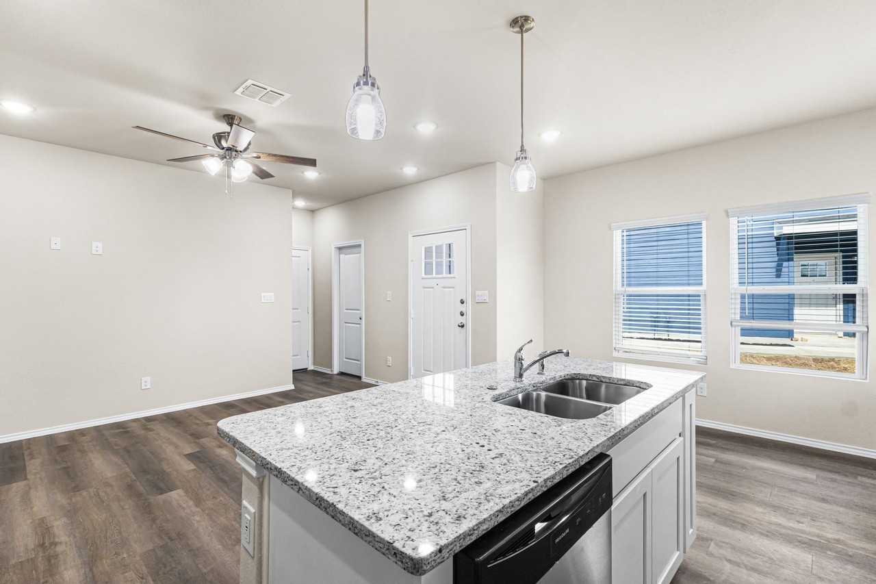 Nature's Edge - Photo 3 of 13