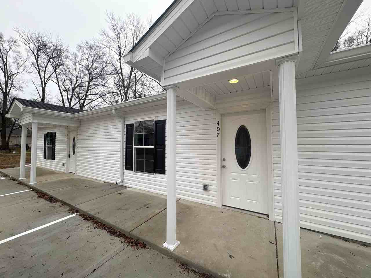 407 West Waggoner Street - Photo 3 of 19