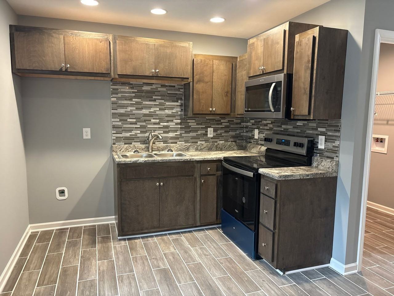 407 West Waggoner Street - Photo 7 of 19