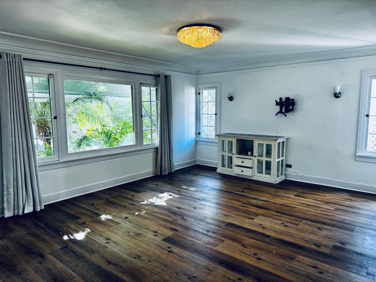 2521 East 17th Street - Photo 5 of 26