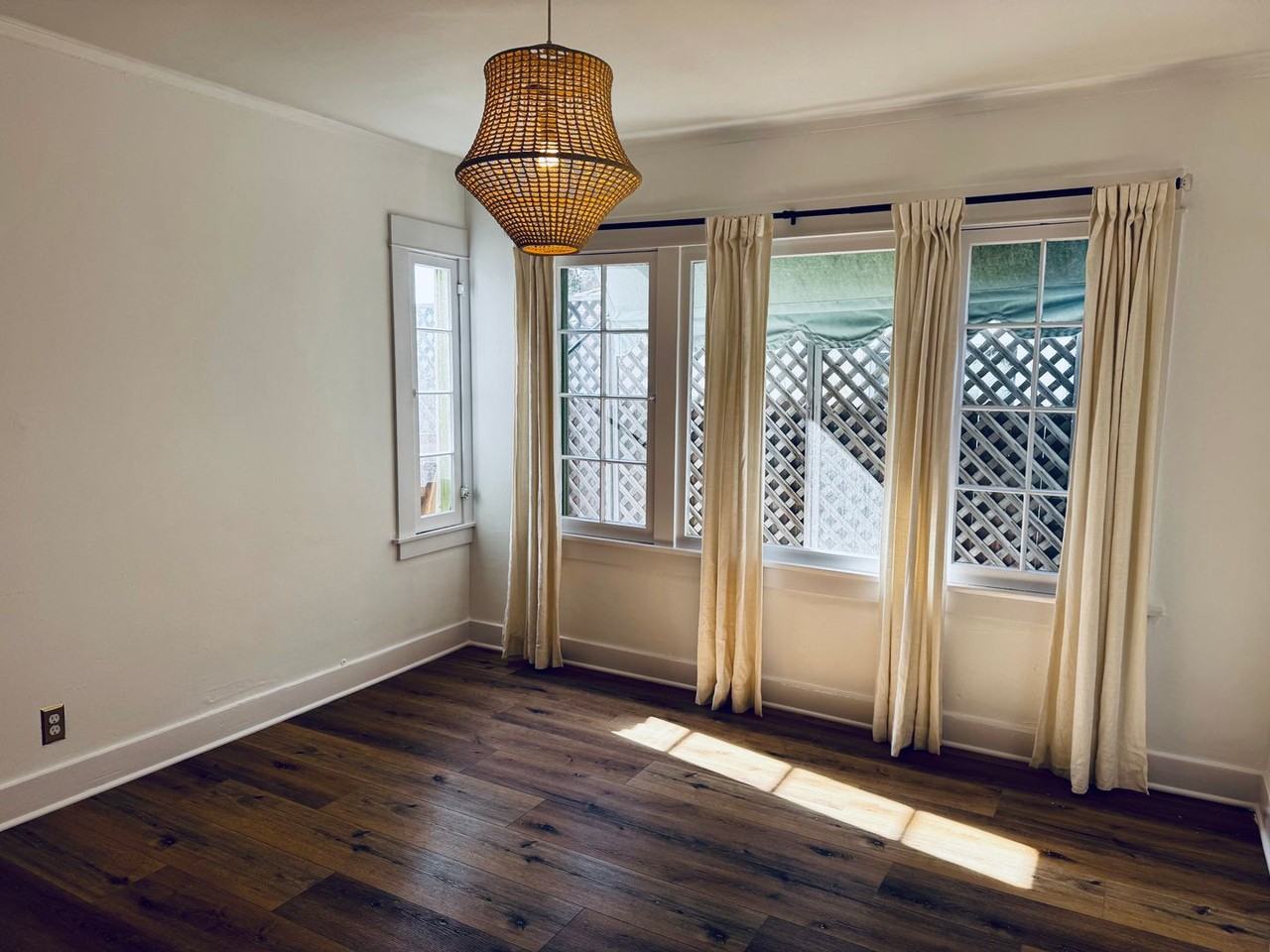 2521 East 17th Street - Photo 6 of 26