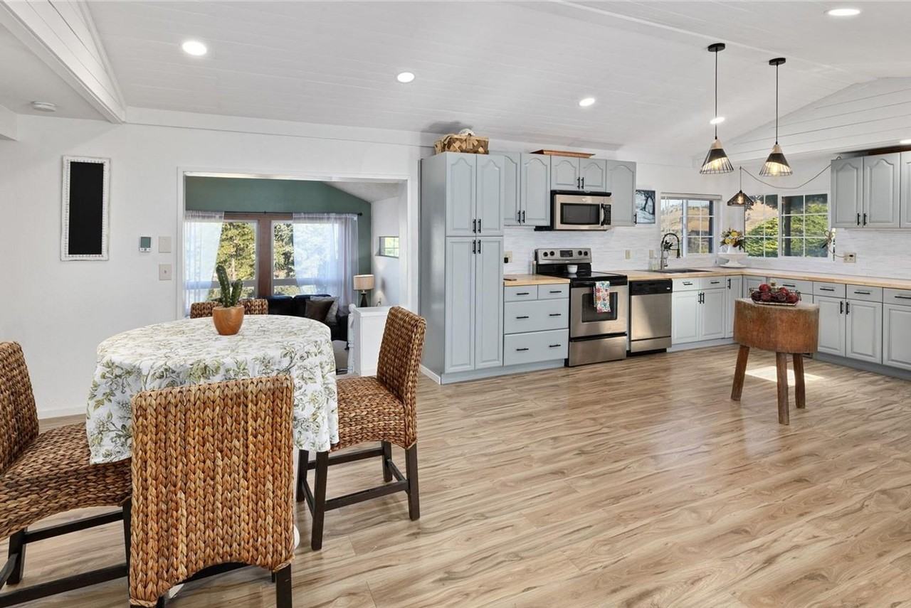 70 Loel Pl - Photo 3 of 24