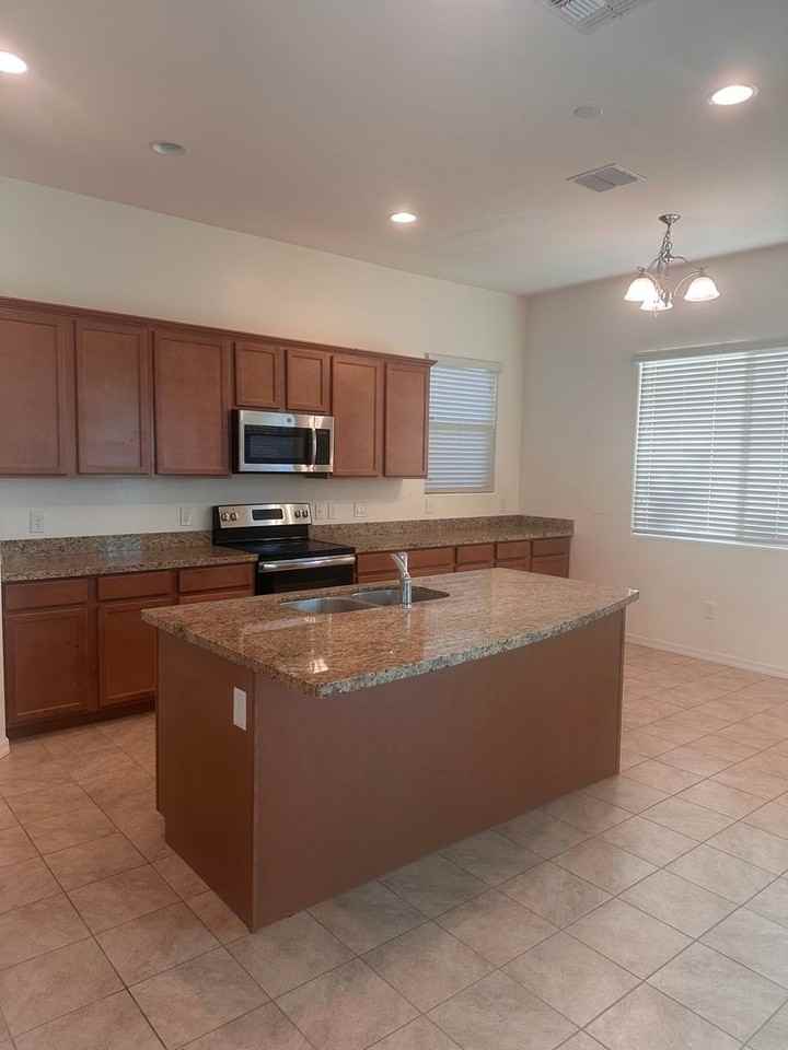 13391 N Flaxleaf Pl - Photo 2 of 20