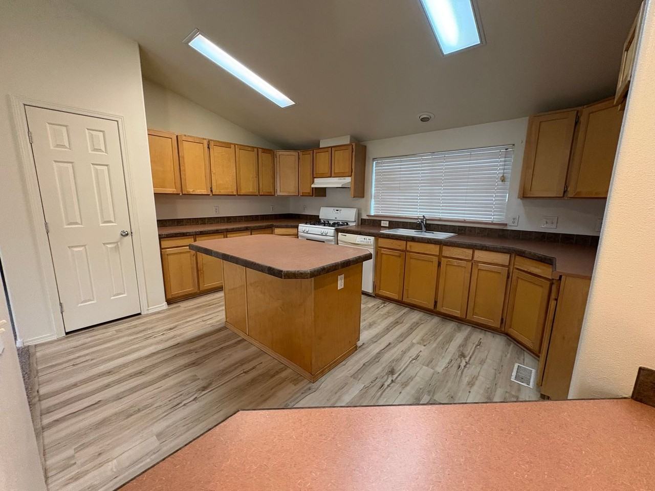 Bullion - Photo 4 of 11