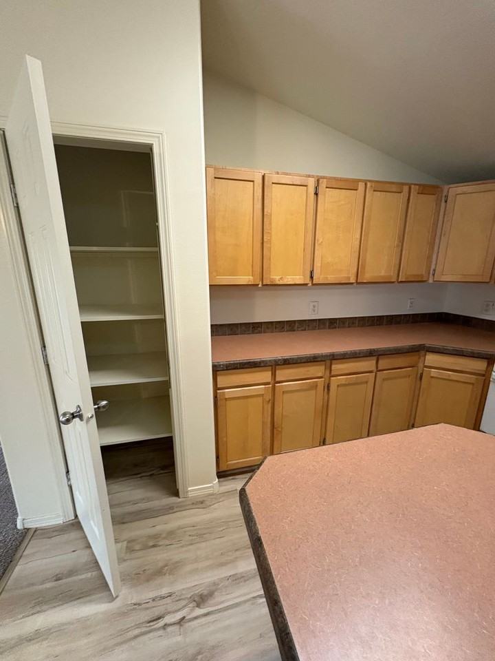 Bullion - Photo 5 of 11