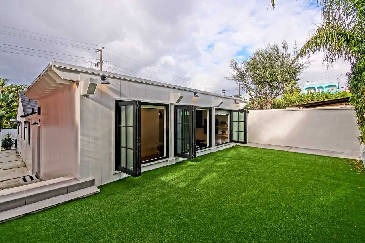 1208 North Ardmore Avenue - Photo 4 of 35