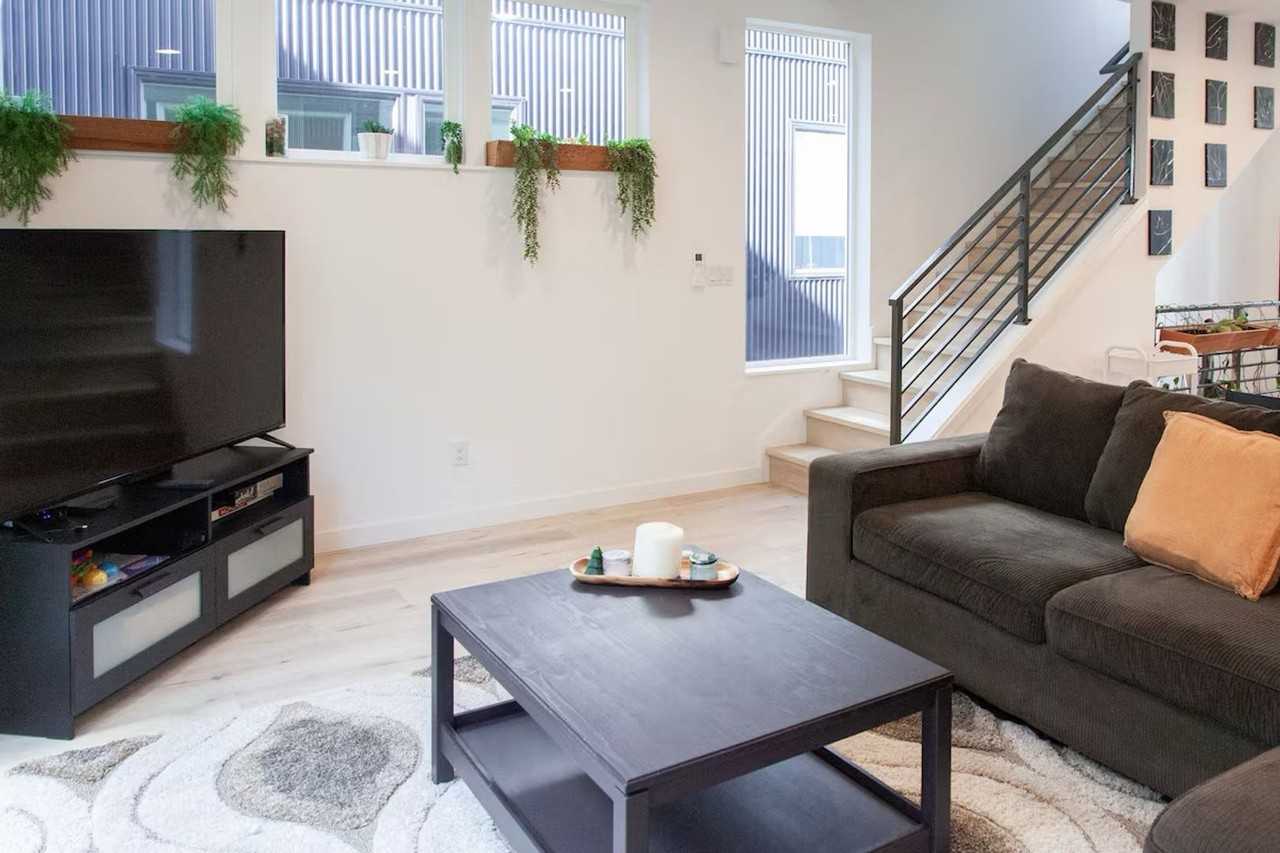 8819 Midvale Ave N #D - Photo 2 of 30