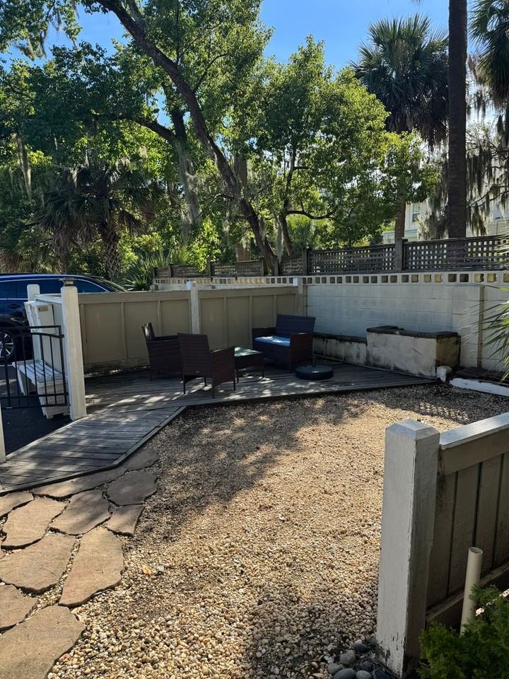 1010 E Victory Dr - Photo 2 of 17