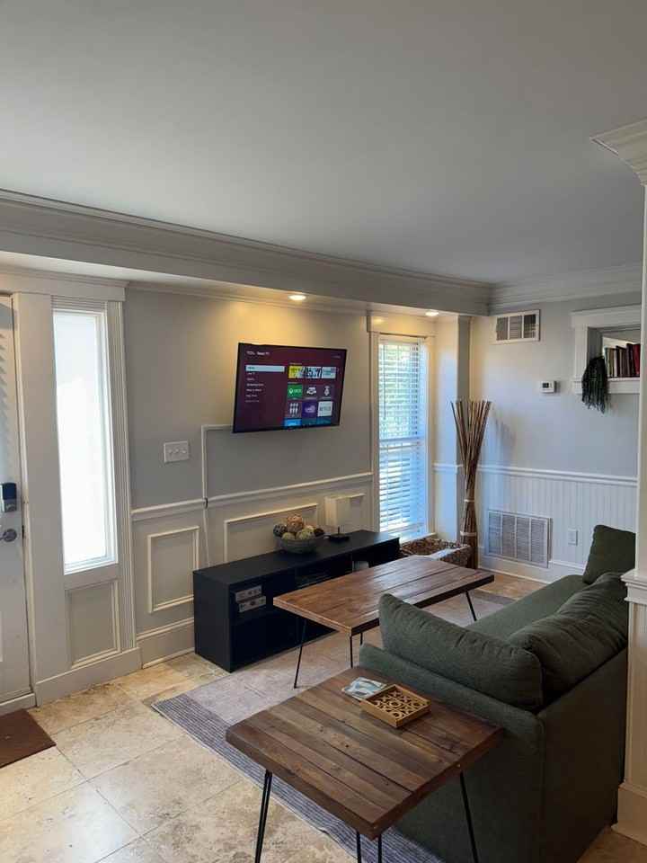 1010 E Victory Dr - Photo 3 of 17