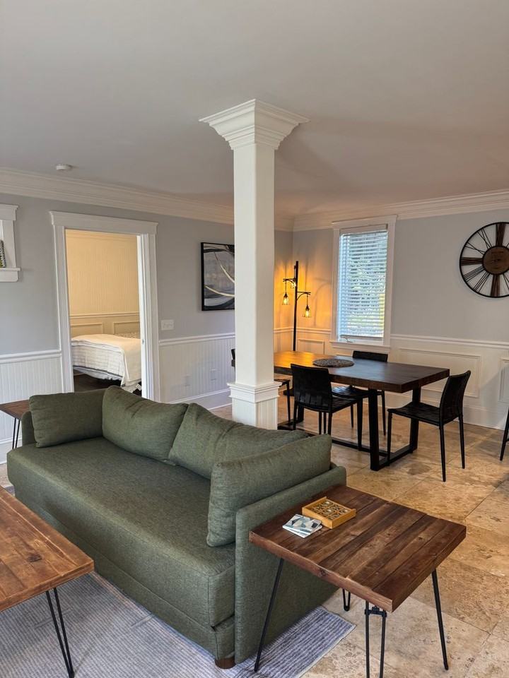 1010 E Victory Dr - Photo 6 of 17