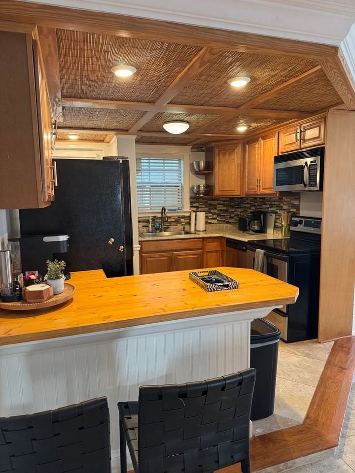 1010 E Victory Dr - Photo 7 of 17