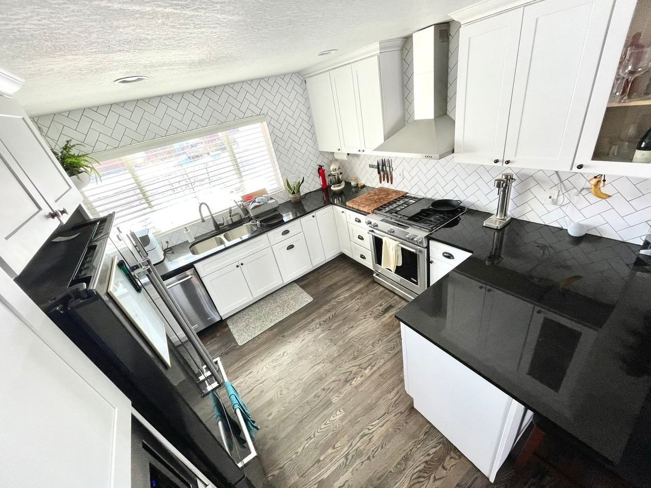 4585 Martin Drive - Photo 7 of 27