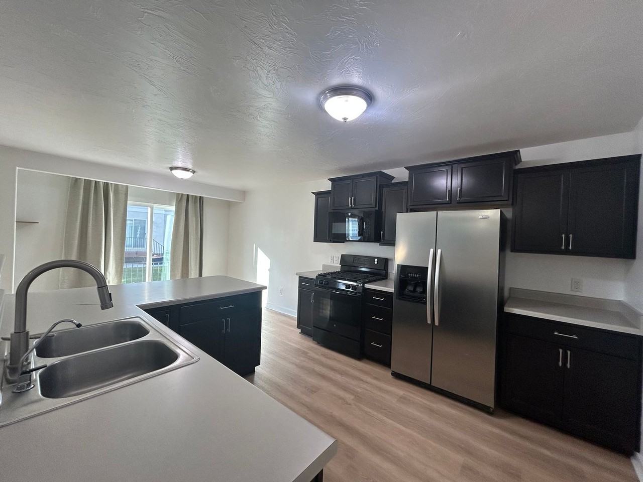 577 South Gooseneck Way - Photo 5 of 17