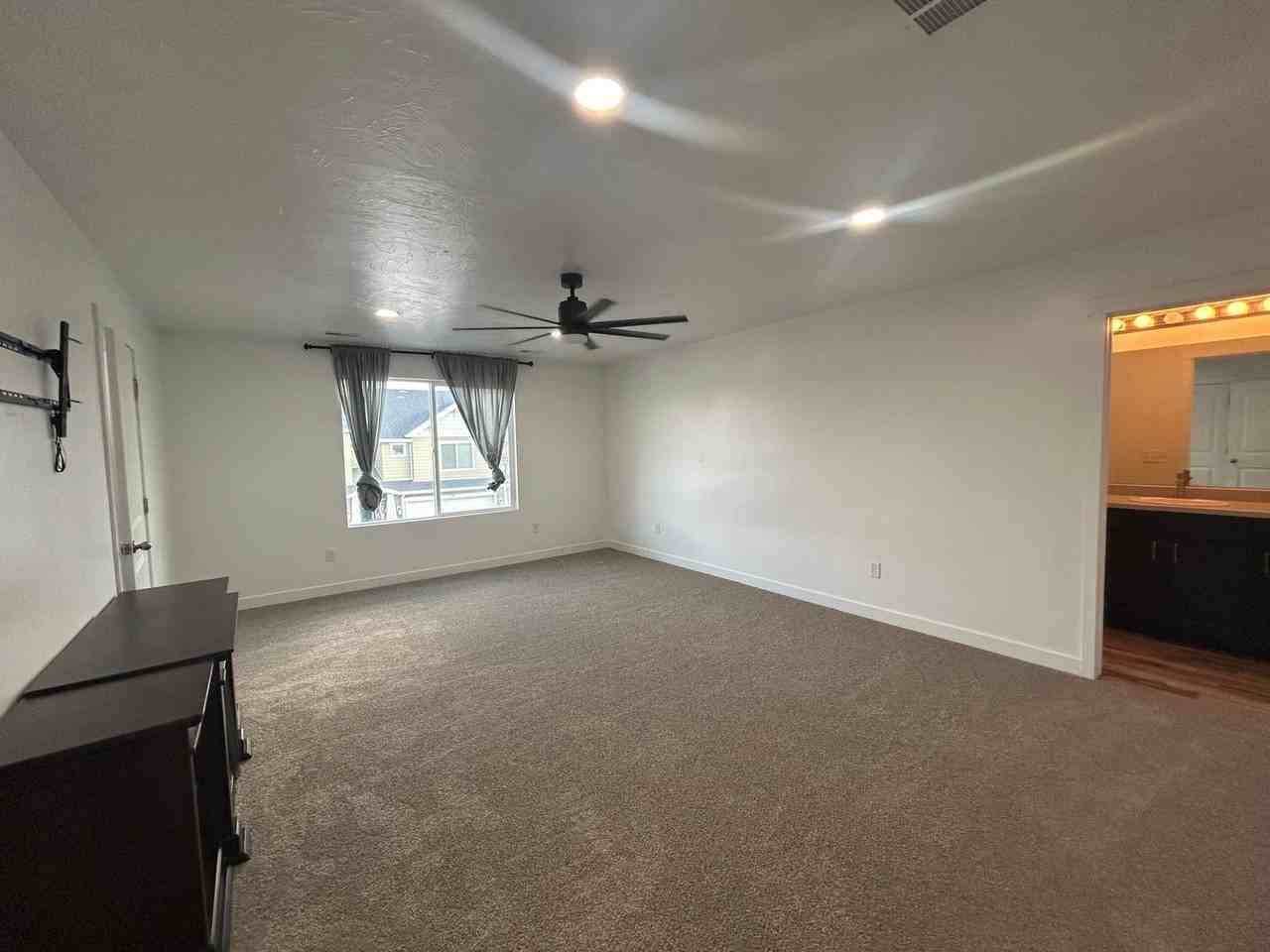 577 South Gooseneck Way - Photo 7 of 17