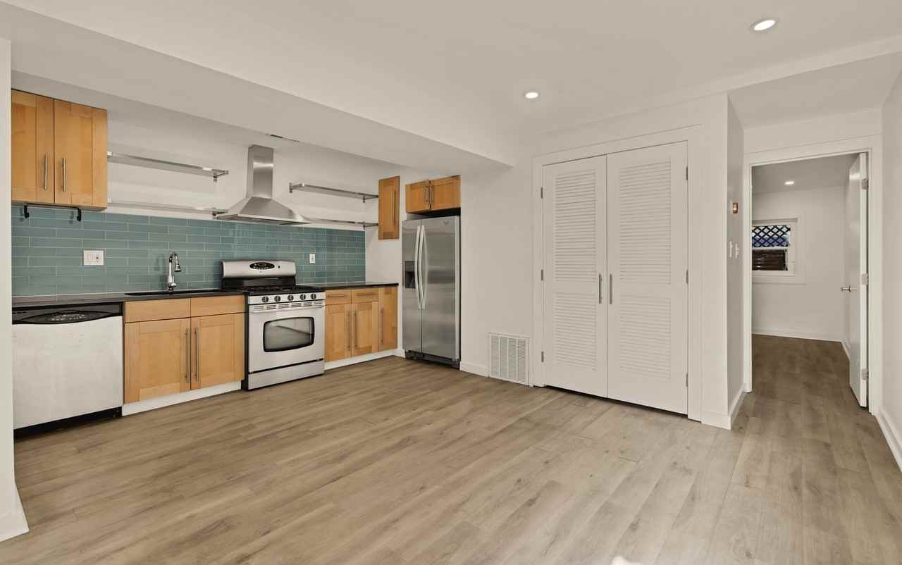 1716 Kenyon Street Northwest #B - Photo 3 of 26