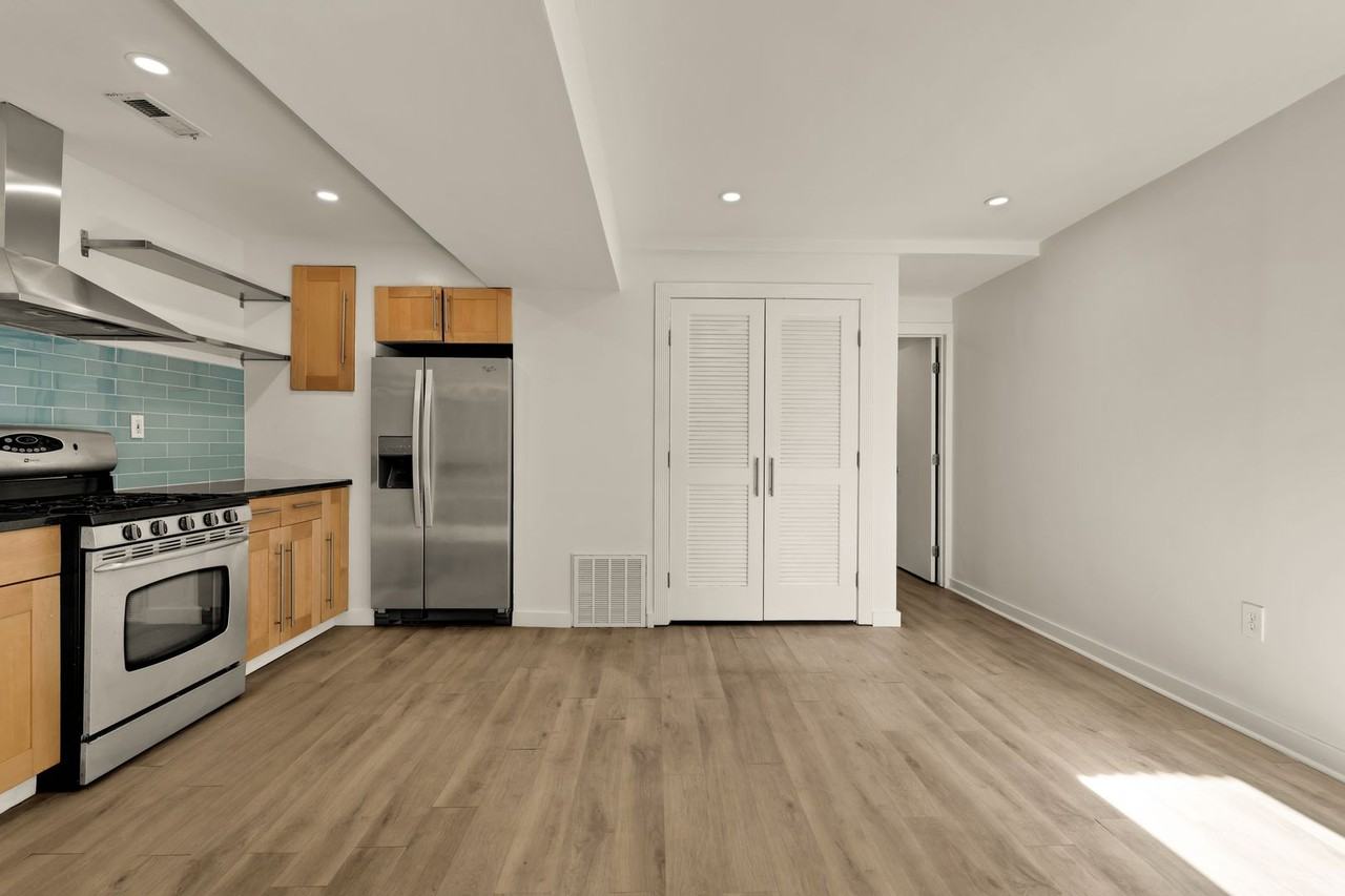 1716 Kenyon Street Northwest #B - Photo 4 of 26