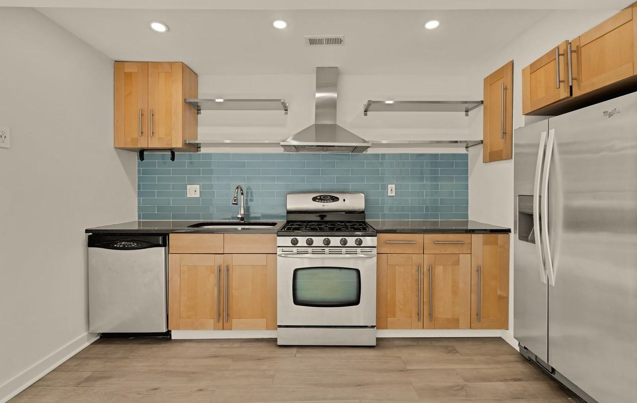 1716 Kenyon Street Northwest #B - Photo 7 of 26