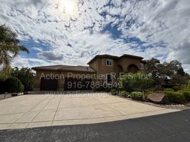 featured image of 4726 Abbey Hill