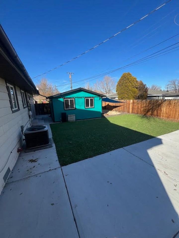 2670 Lennox Ln - Photo 3 of 20