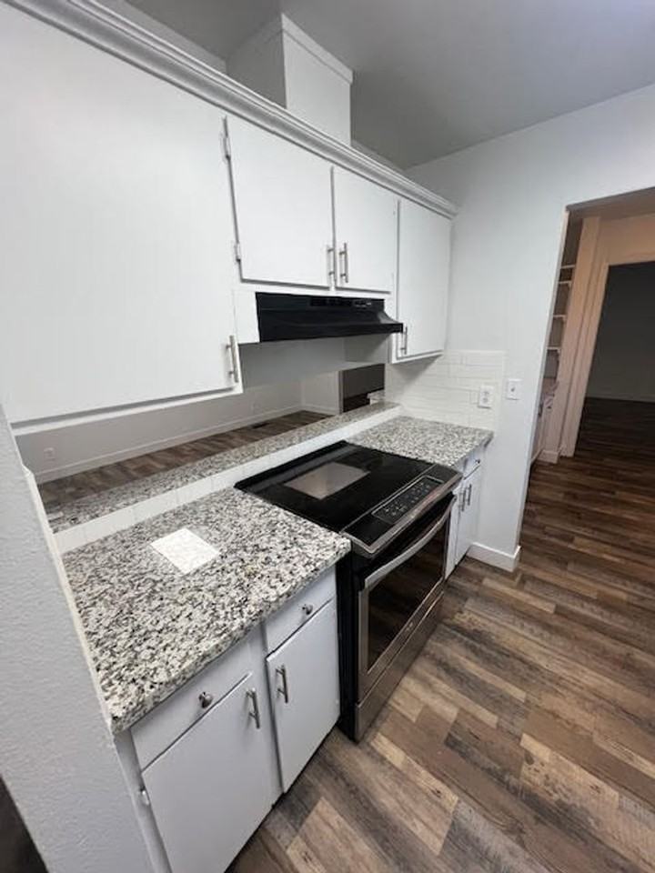 2670 Lennox Ln - Photo 5 of 20