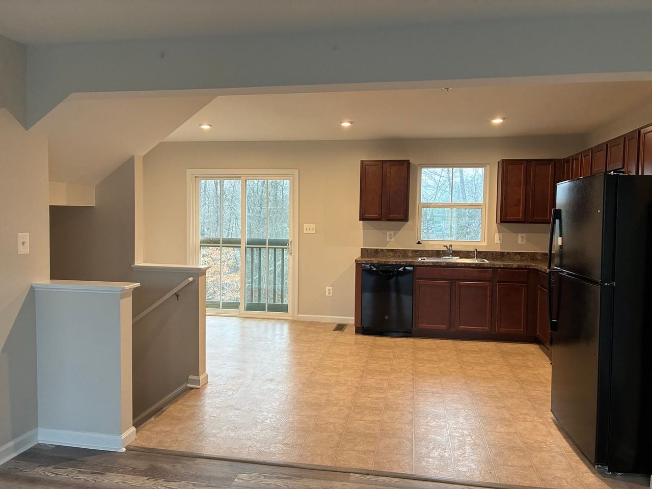 42 Honeylocust Circle - Photo 7 of 20