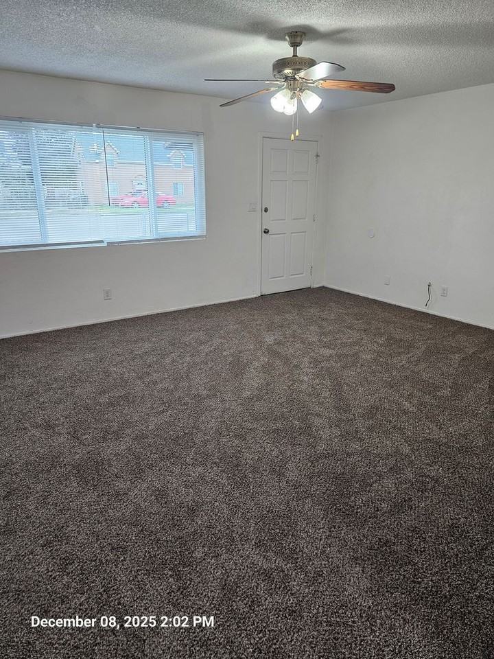 560 S G St - Photo 2 of 10