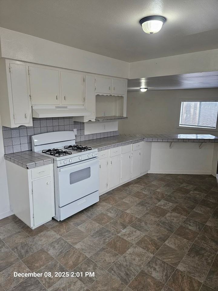 560 S G St - Photo 3 of 10