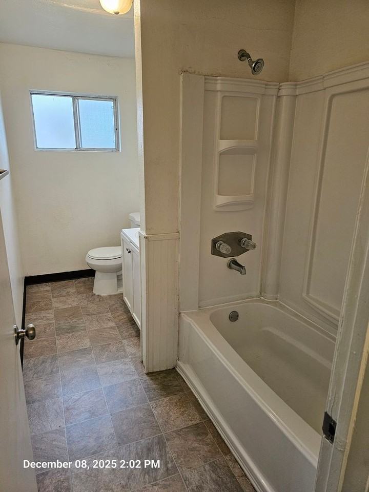 560 S G St - Photo 6 of 10