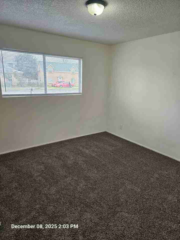 560 S G St - Photo 7 of 10