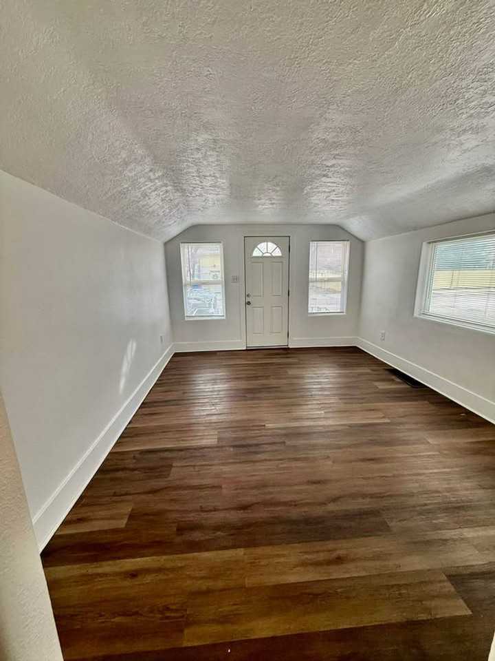 624 West Benton Street