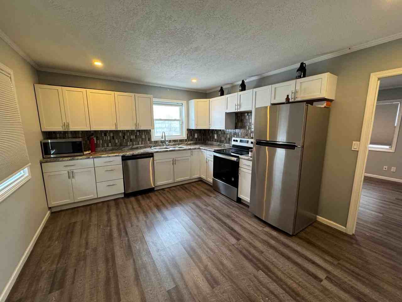 1530 Spring St - Photo 2 of 10