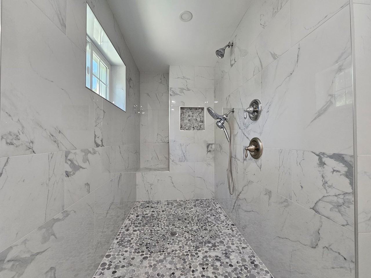 203 17th Street - Photo 7 of 8