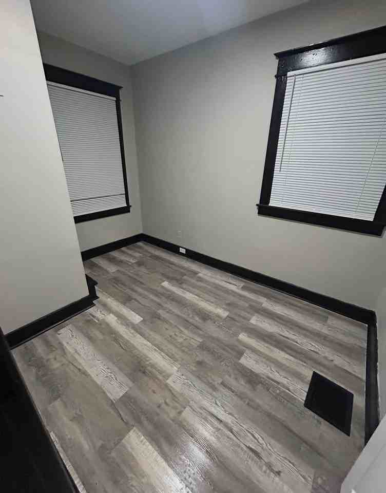 1545 Catalpa Street - Photo 6 of 12