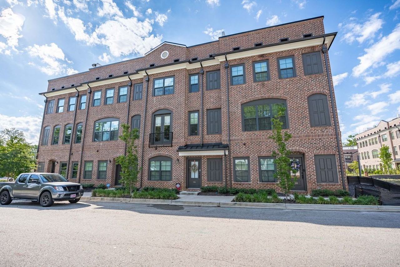 36 Townpark Cir - Photo 2 of 48