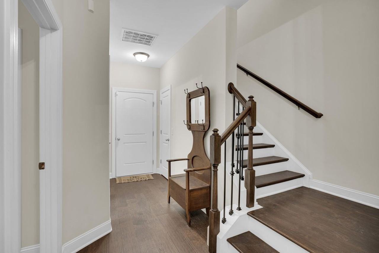 36 Townpark Cir - Photo 4 of 48