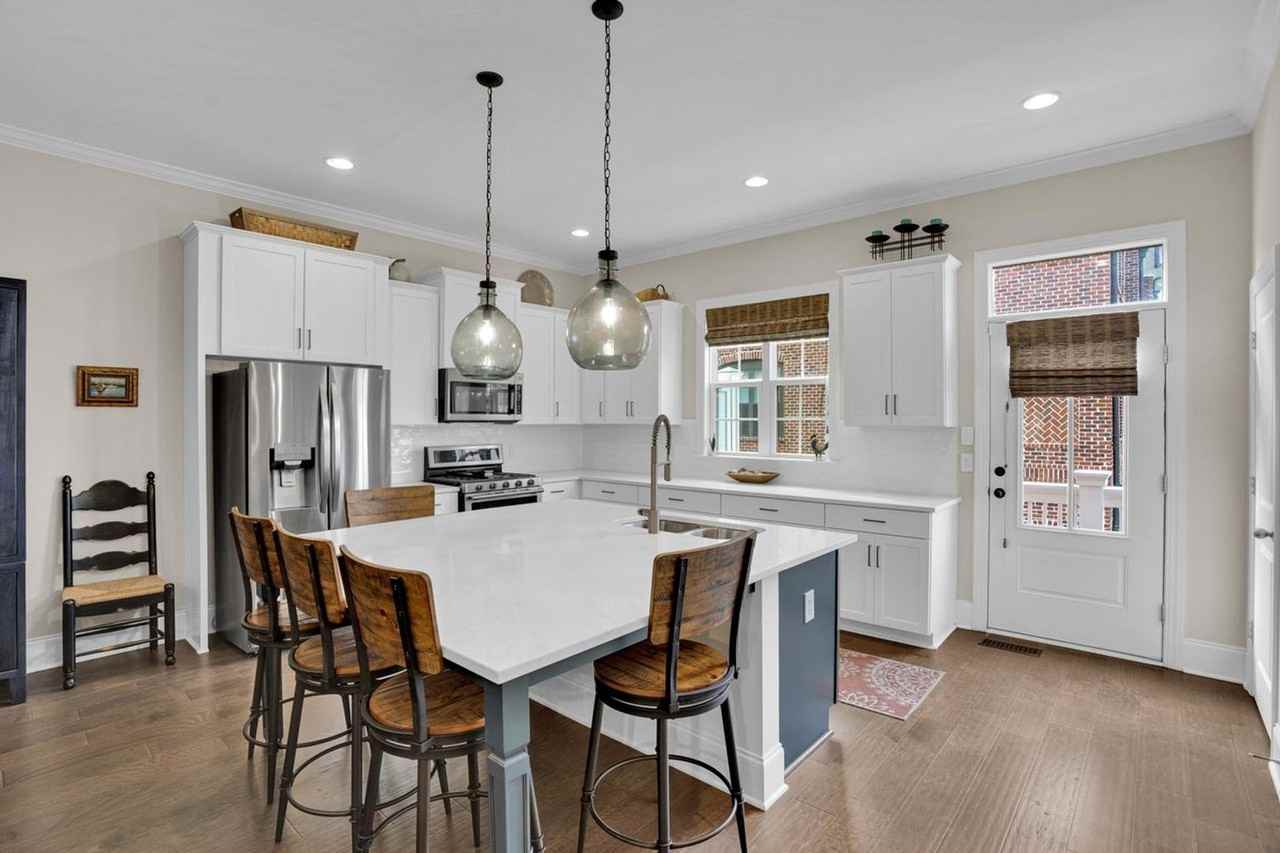 36 Townpark Cir - Photo 7 of 48