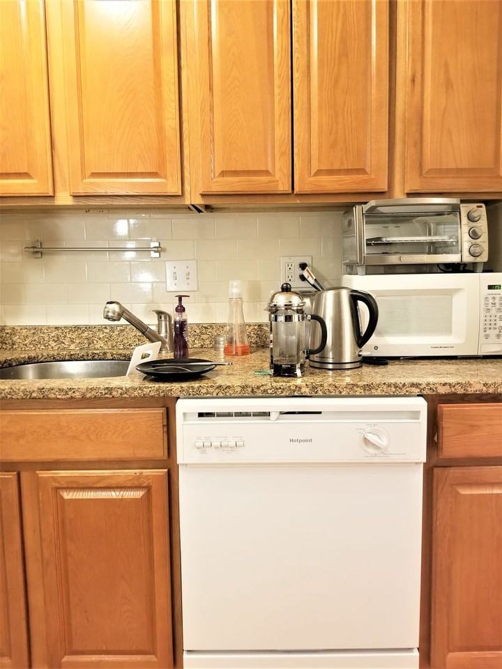 33 Bay State Rd - Photo 3 of 13