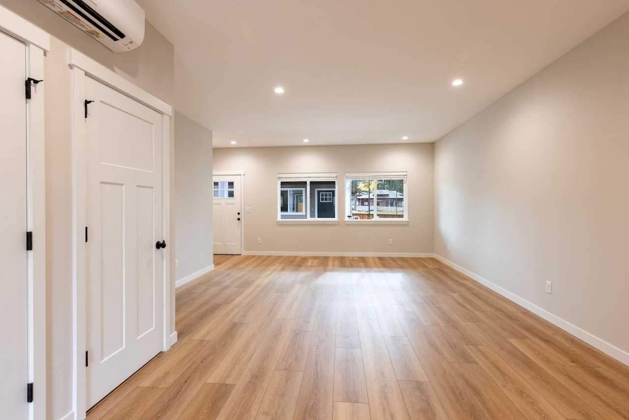 13822 Southeast Oatfield Road - Photo 5 of 33