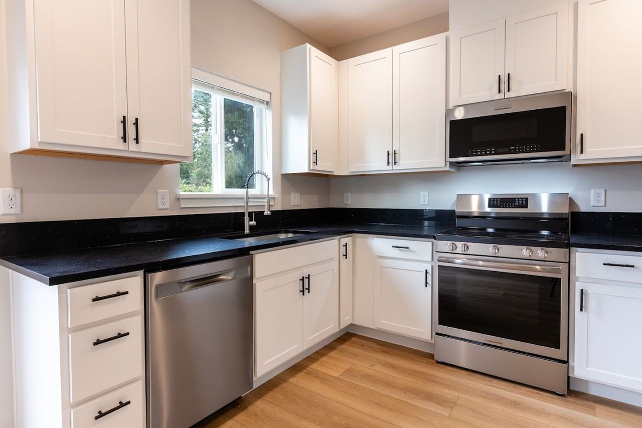 13822 Southeast Oatfield Road - Photo 6 of 33