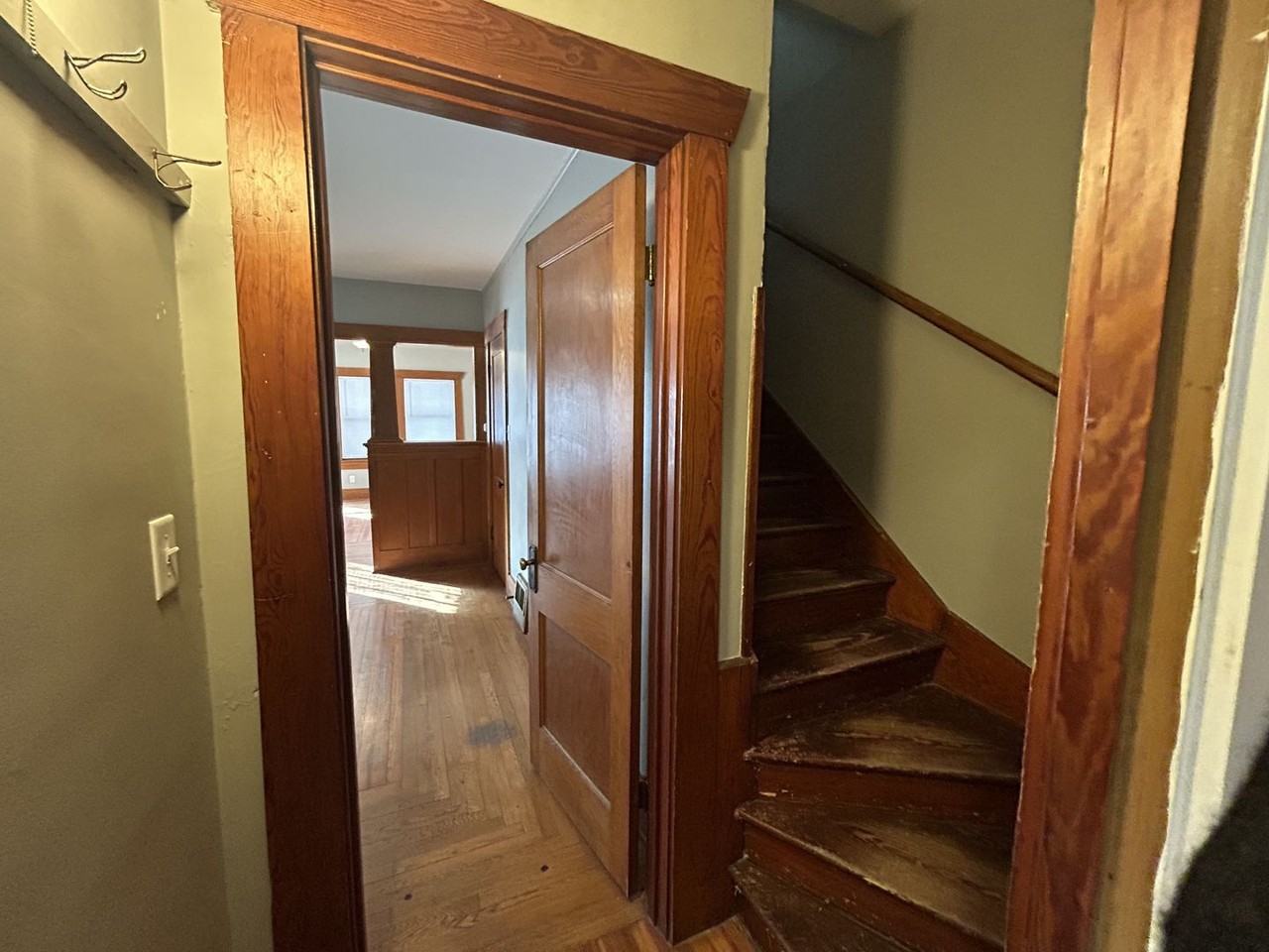 2420 East 2nd Street North - Photo 4 of 10