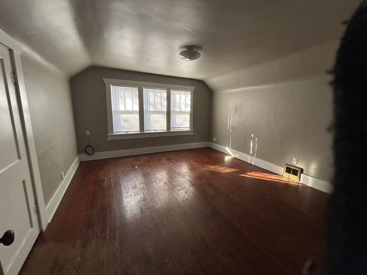 2420 East 2nd Street North - Photo 5 of 10