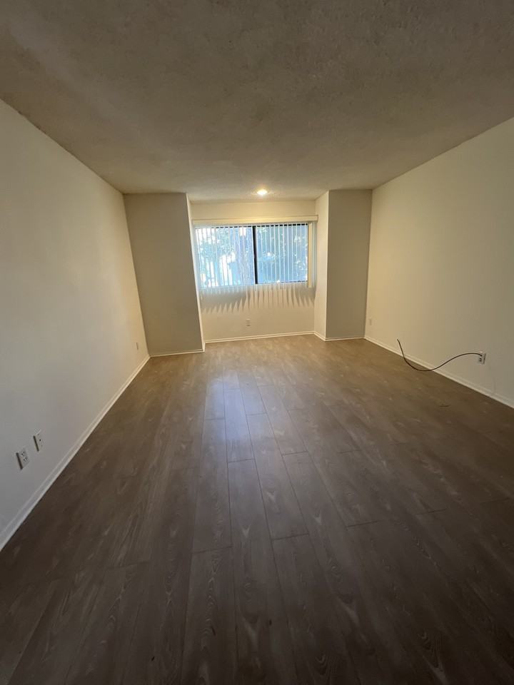 611 S 6th St #A - Photo 5 of 13