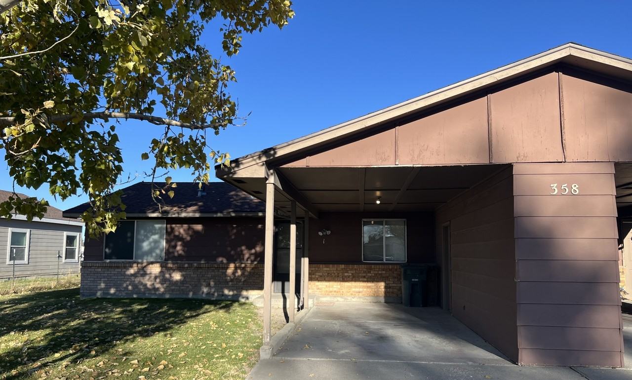 358 Parkchester Dr #1 - Photo 4 of 21