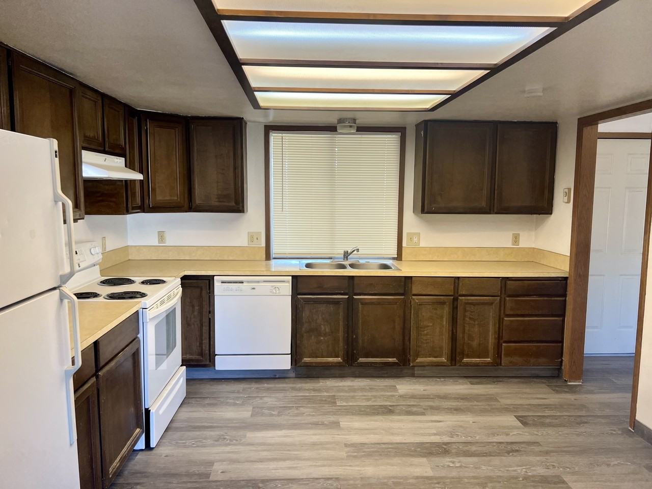 358 Parkchester Dr #1 - Photo 6 of 21