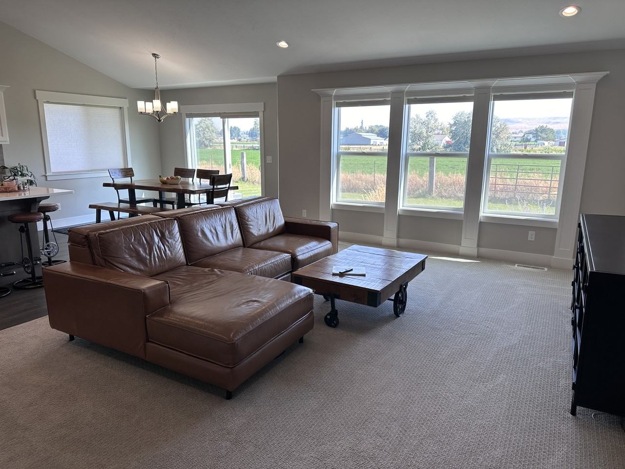 4651 Mountain Bend Dr - Photo 4 of 10