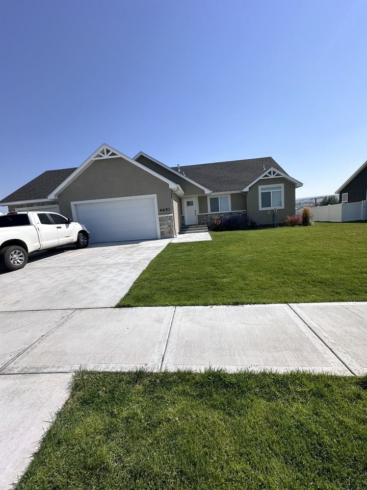 4651 Mountain Bend Dr - Photo 4 of 10