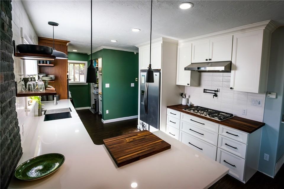 1061 E St - Photo 2 of 22